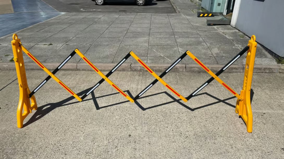 Way4Now - Expandable Plastic Barrier - Yellow Black With Reflective - [SHU-E-EB-16]